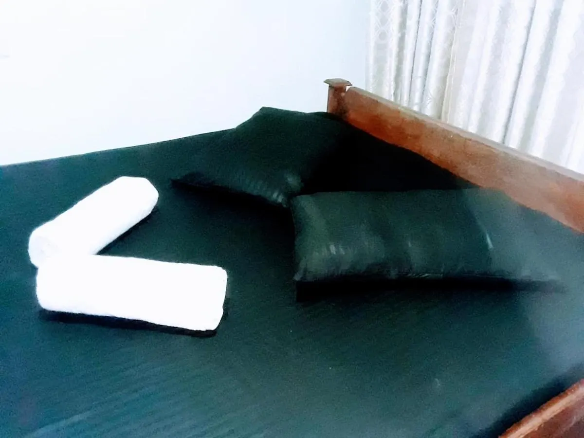 Black And White Kandy Guest House 02 Deiyannewela