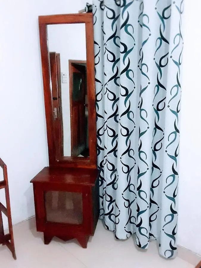 Black And White Kandy Guest House 02 Deiyannewela
