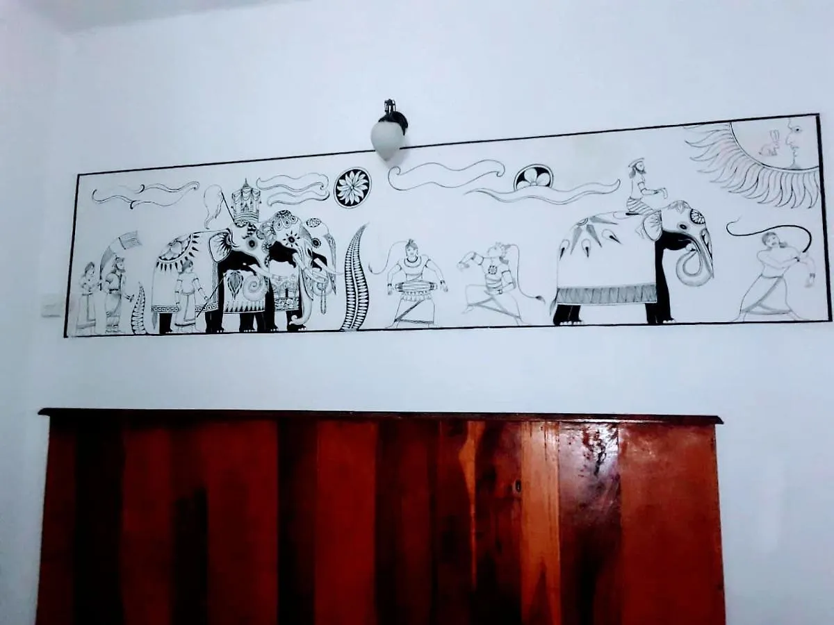 Black And White Kandy Guest House 02 Deiyannewela