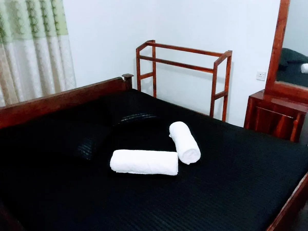 Black And White Kandy Guest House 02 Deiyannewela