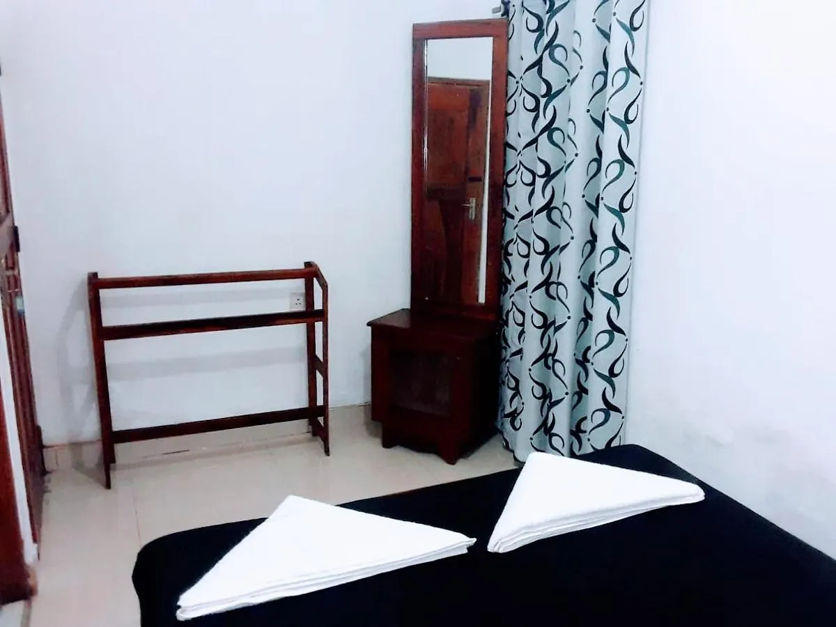 Black And White Kandy Guest House 02 Deiyannewela Sri Lanka