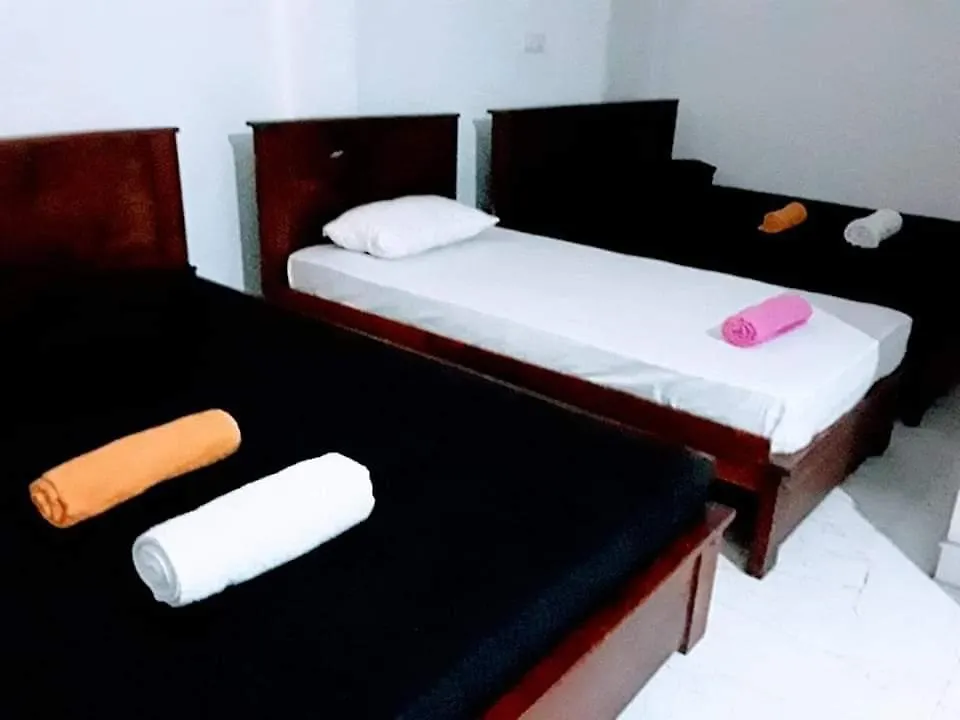 Black And White Kandy Guest House 02 Deiyannewela
