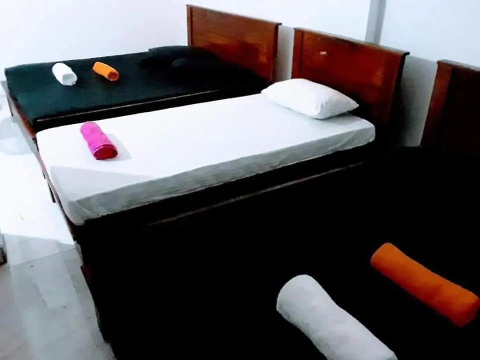 Black And White Kandy Guest House 02 Deiyannewela